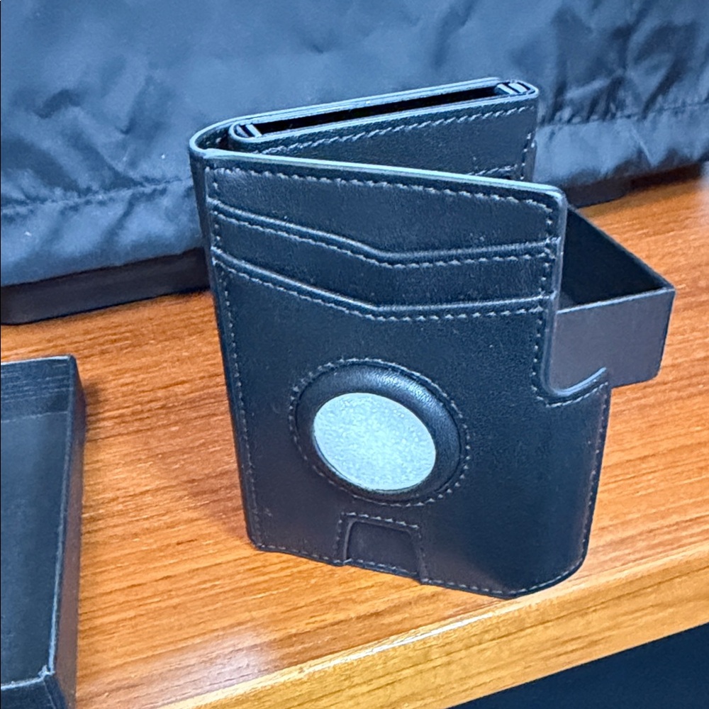 Black Leather Card & Key Organizer with Belt Clip - Picture 3 of 5